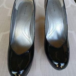 Tahari Lonnie Heels, Black patent leather size 8